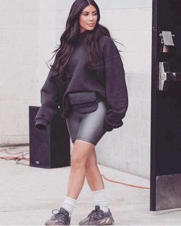 kim-kardashian-outfit-shorts-sweatshirt-20029849